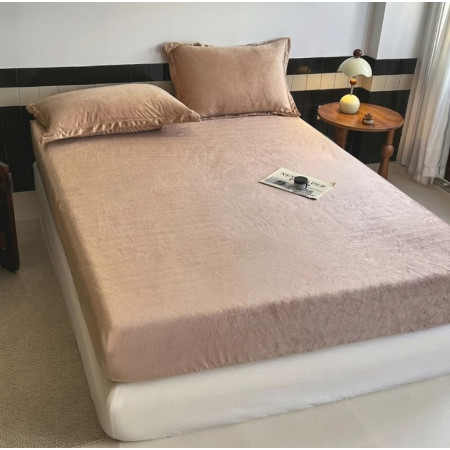 Простынь на резинке с наволочками из велюра Colorful Home 21796 160х200х25 см бежевая
