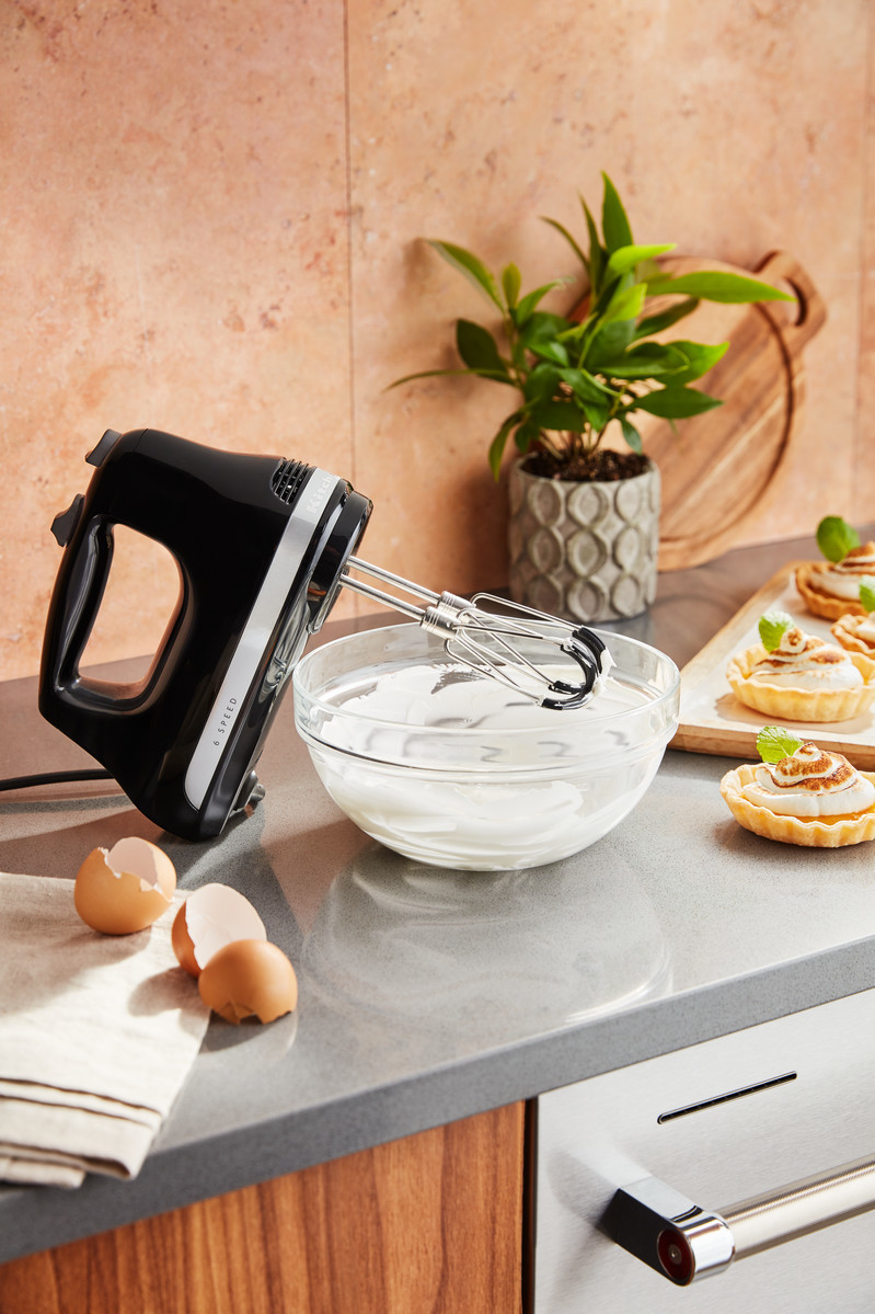 Миксер ручной KitchenAid 5KHM6118EOB 85 Вт черный Миксер ручной KitchenAid 5KHM6118EOB 85 Вт черный