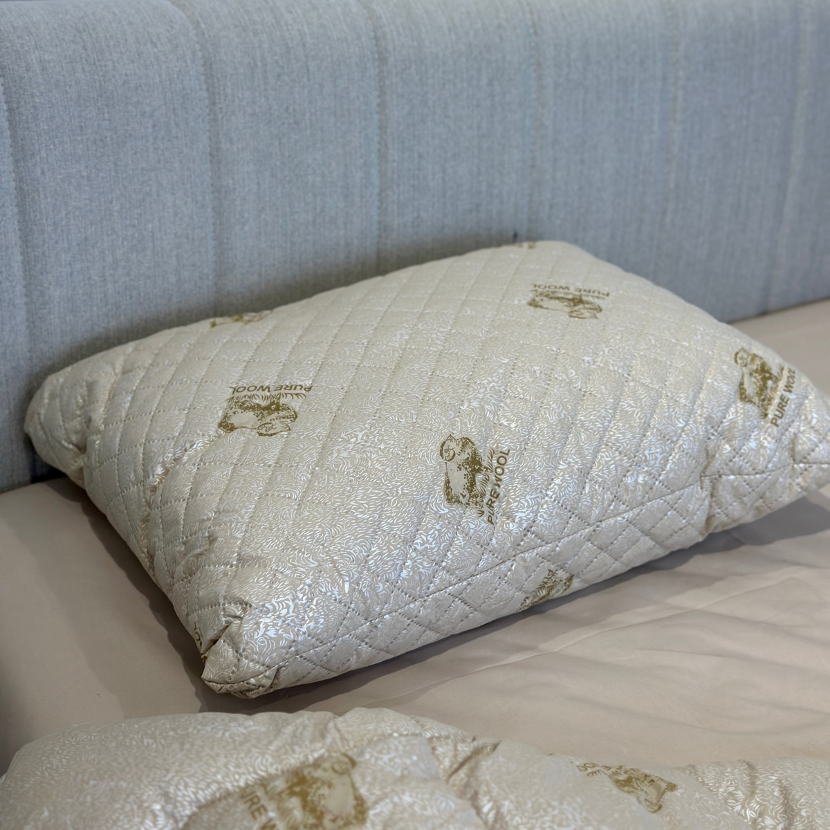 Подушка стеганая из эко овчины Leri Max Pure Wool 21508 70х50 см бежевая
