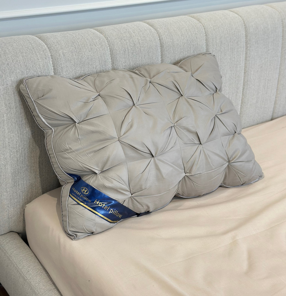 Подушка тесто из из полиефирного волокна Hotel pillow 19535 50х70 см серая