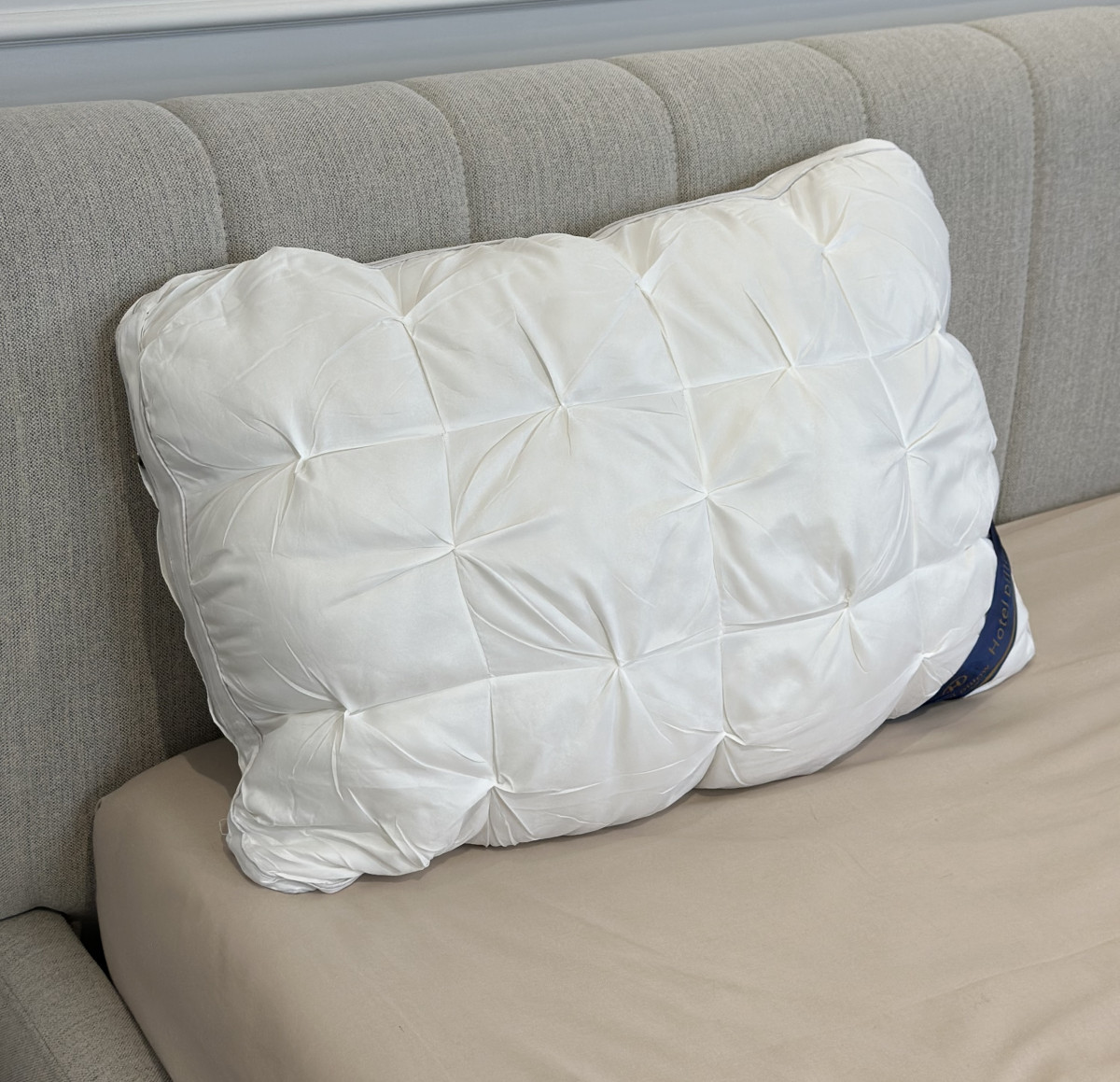 Подушка тесто из из полиефирного волокна Hotel pillow 19533 50х70 см белая