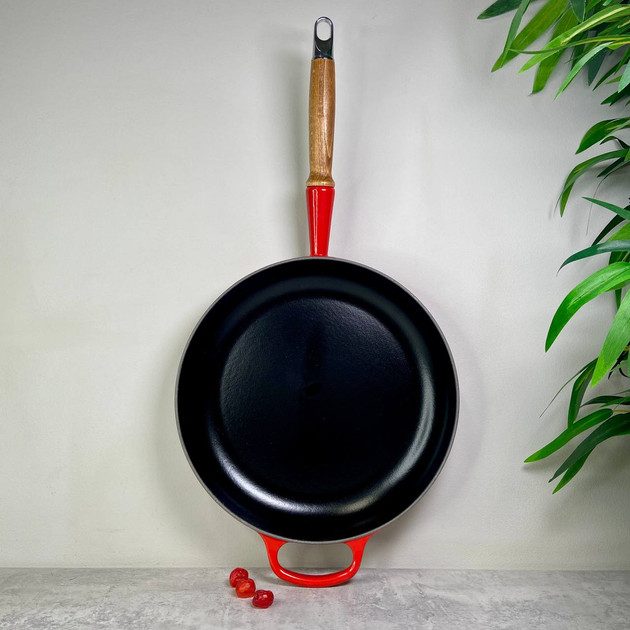 Сковорода универсальная Le Creuset Signature Frying Pan 20258280600422 28 см вишневая