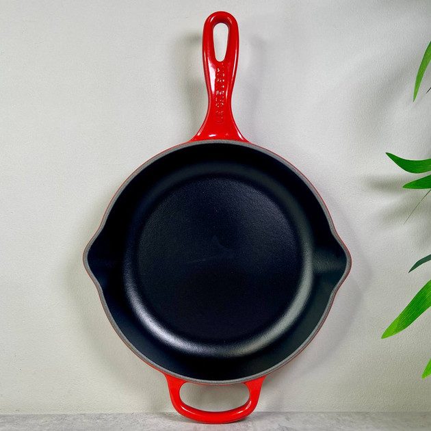 Сковорода универсальная Le Creuset Round Skillet 20182230600422 23 см вишневая